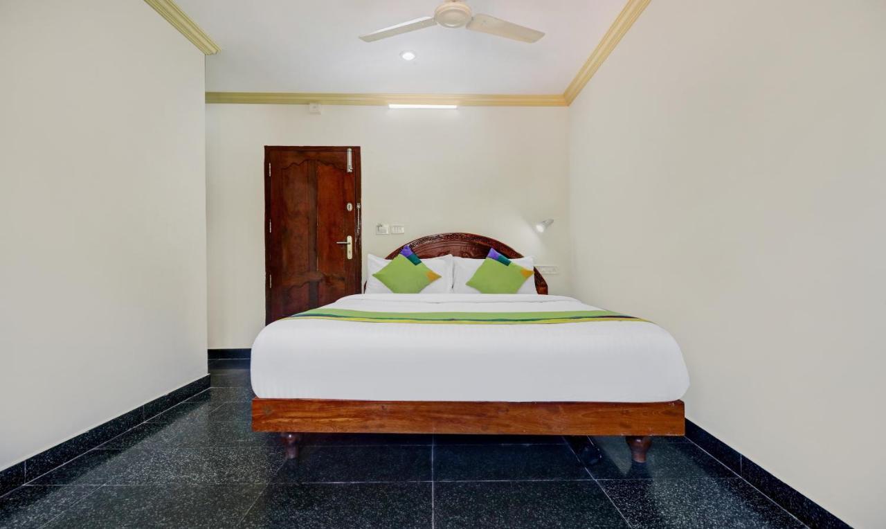 Itsy Hotels The Waters Edge Beach Resort Kovalam Exterior photo